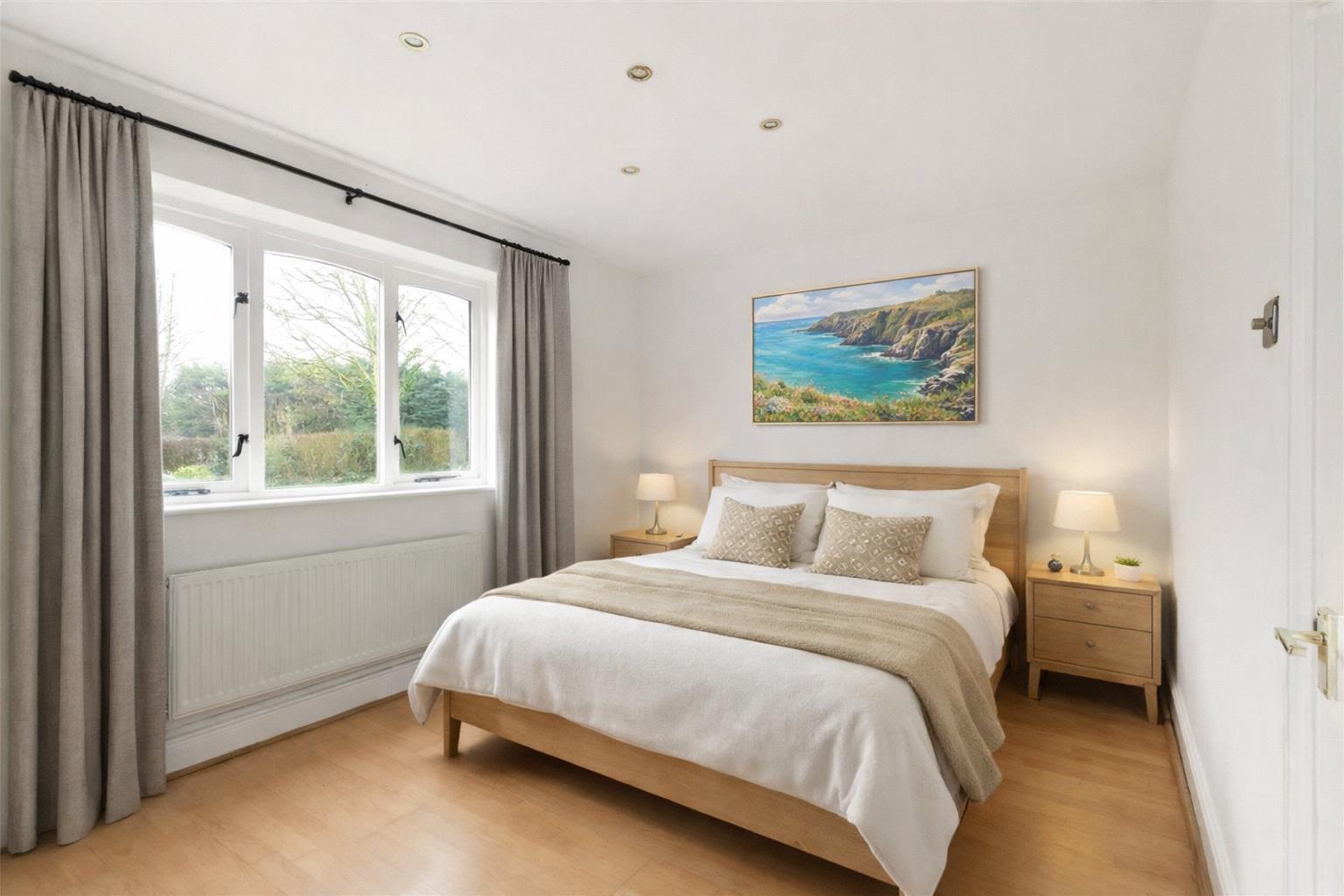 2 bed property in Clandon Gardens, London